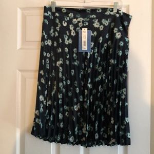 Brand new stylish skirt by simply Vera wang size large